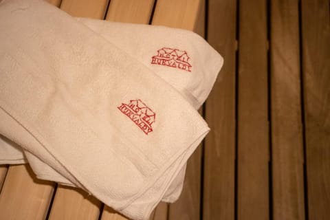 Hotelové ručníky s logem Hotelu Hukvaldy